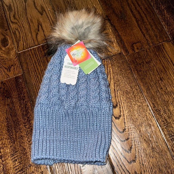 DAVID & Young Blue Cable Knit Beanie Pom Pom Hat - Picture 1 of 6